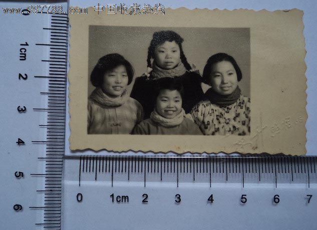 四姐妹合影老照片
