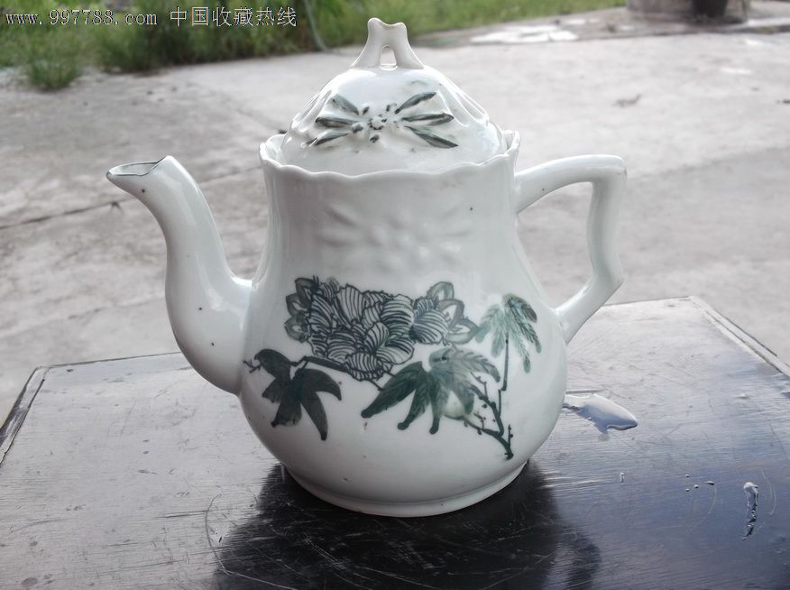 醴陵釉下彩葵口茶壶