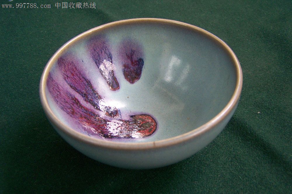 宋代钧窑鸡心碗