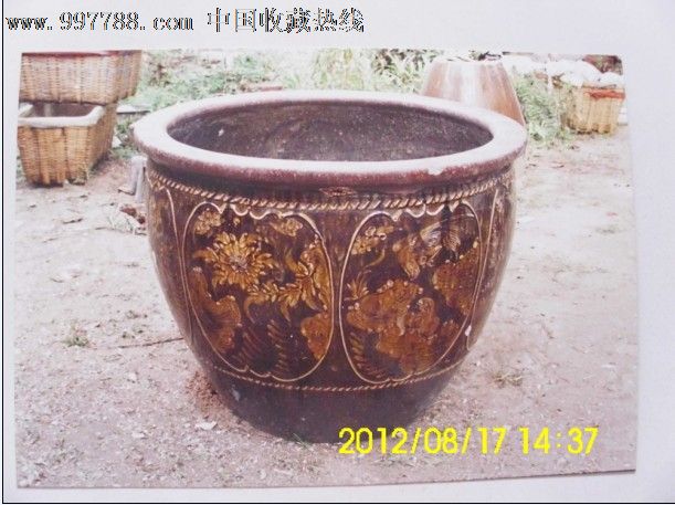 带八面图案的大《荷花缸》