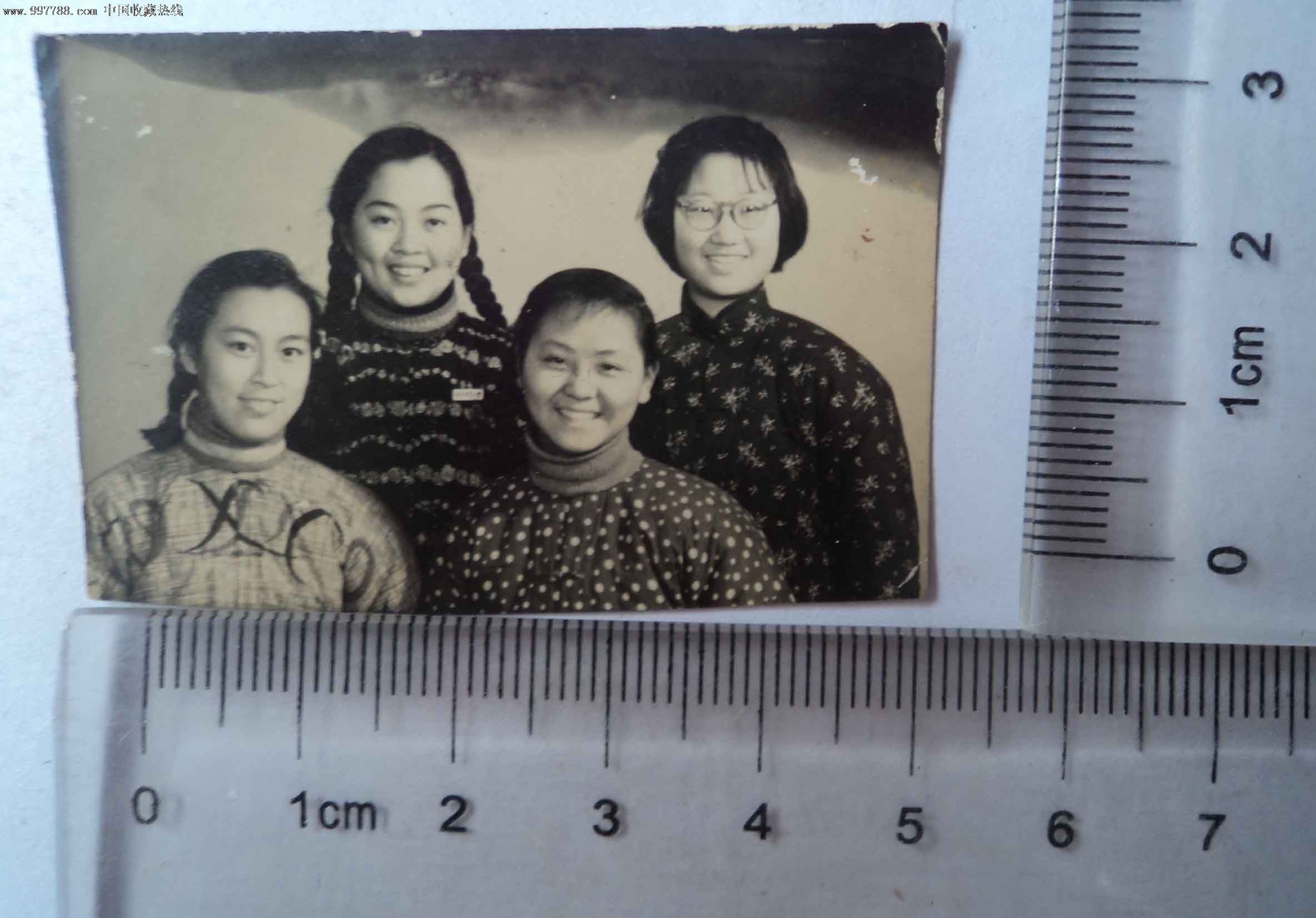 美女合影(老照片)