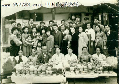 老照片(485)---五十年代/朝鲜族家庭大聚会