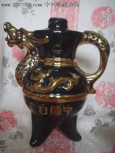 中国自贡灯酒王--黒釉描金龙型大酒瓶