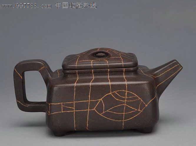国家级大师徐汉棠款.原矿黑料:冰纹四足方壶