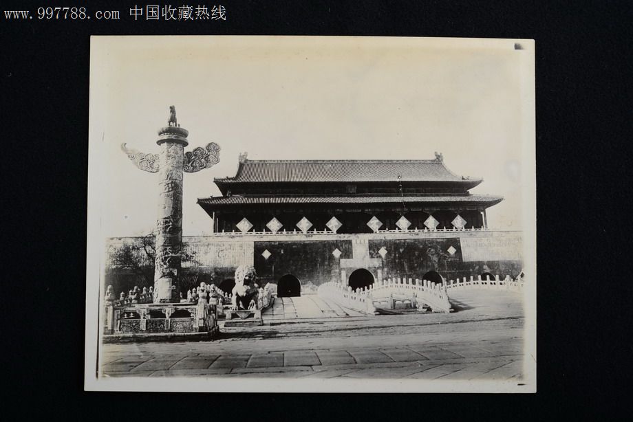民国北京天安门老照片城门挂着"庆祝解除不平等条约"