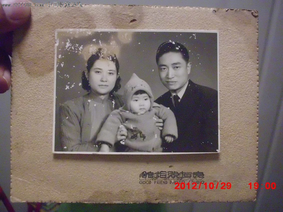 老照片---全家三口照,良友照相馆