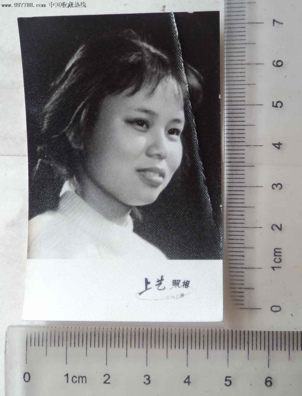 个人(美女)合影老照片,有折痕