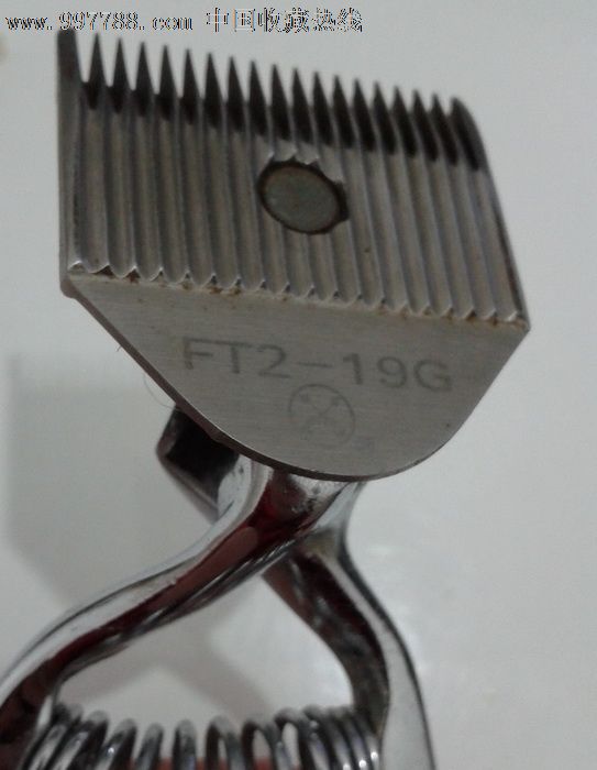 九十年代初期上海新中华刀剪厂的"双箭牌高级理发推剪"