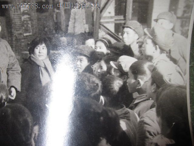 文革团结小学学生听革命故事照,老照片-- 史料