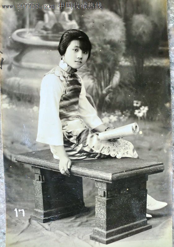 民国明信片式老照片古典美女2《看书绝色美女》