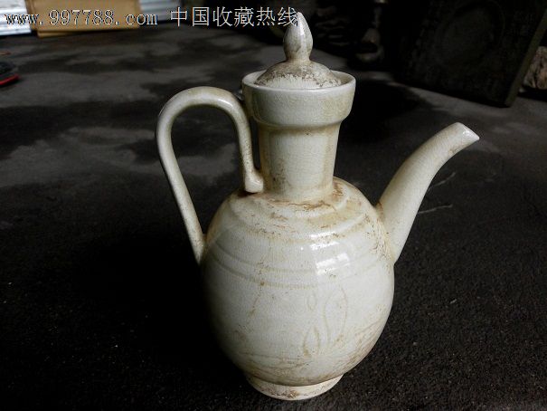 辽代刻花白岫执壶