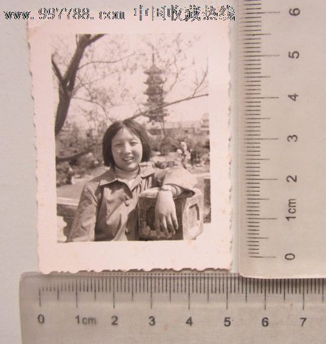 女青年单人照(老照片)
