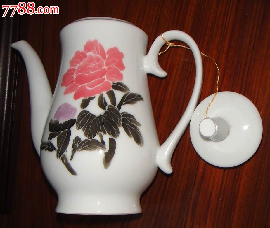 手绘牡丹图(釉下彩)茶壶(博山瓷器)