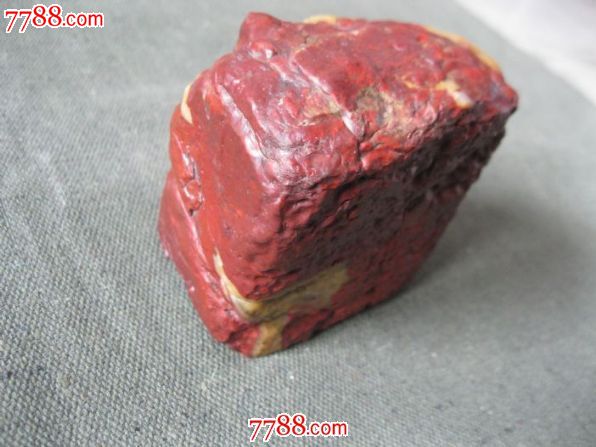 新疆戈壁红石