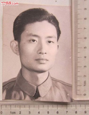 男子单人照(老照片)