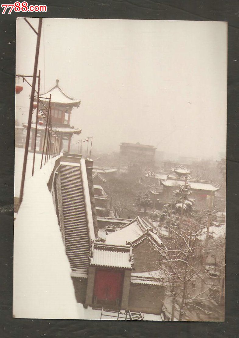 雪中西安城城墙上的雪景