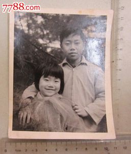 小男孩小女孩合影(老照片)