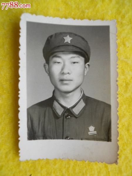 黑白老照片,带勋章的军人(慎拍,不退不议价!