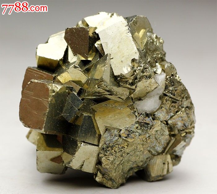 立方体结晶黄铁矿标本