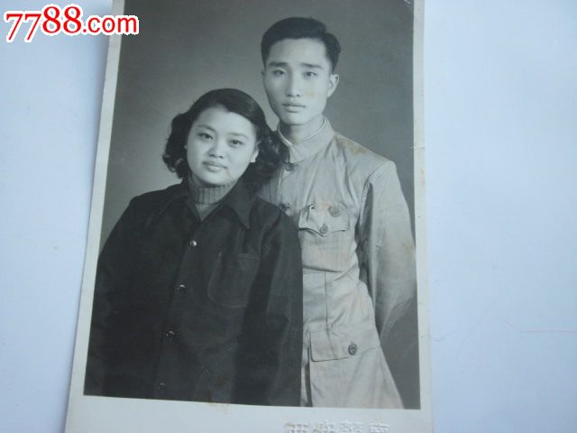 50年代夫妻合影留念照_老照片_纸醉金迷缘藏阁【7788