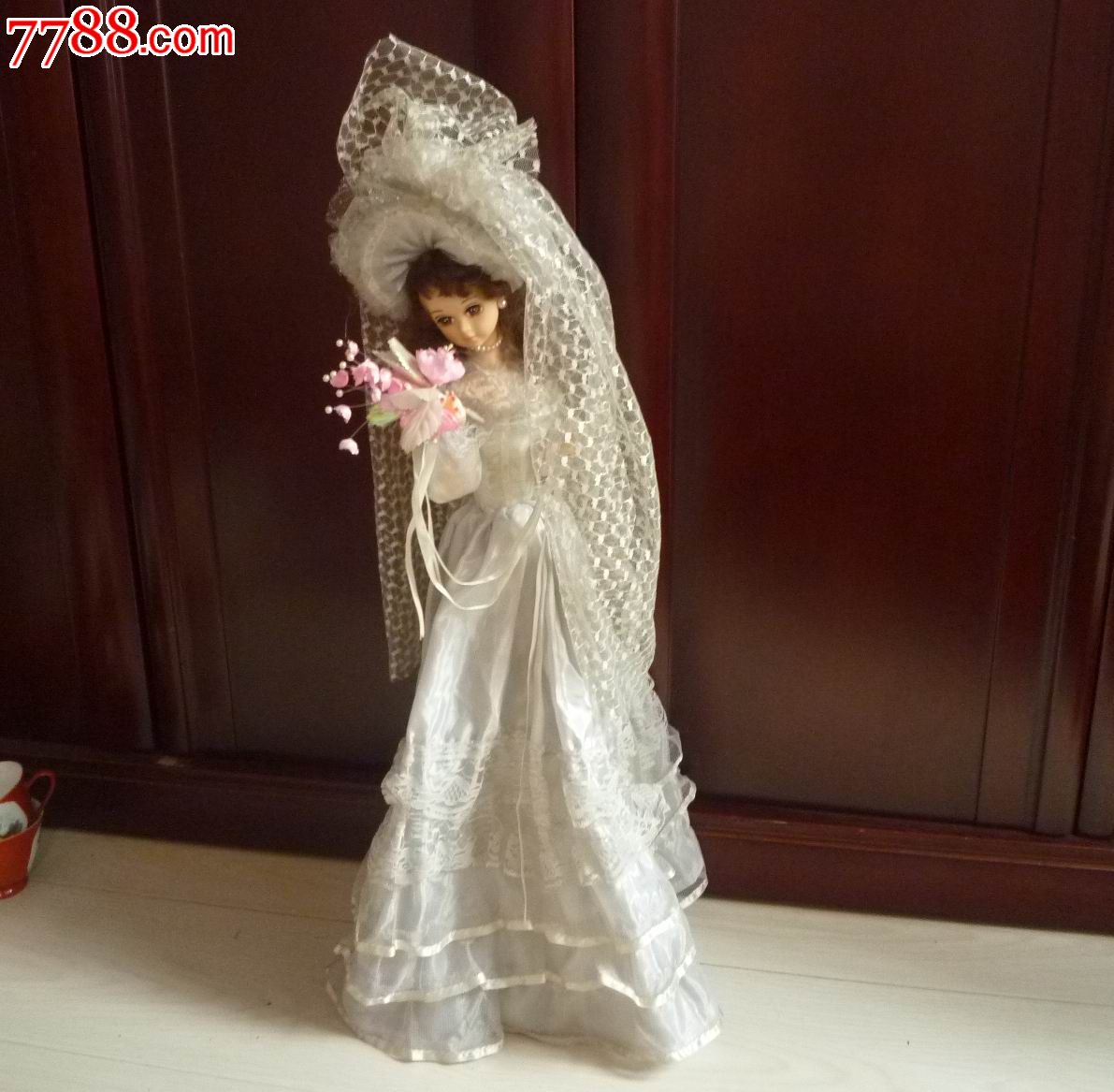 怀旧经典收藏九十年代白色洋装纱裙捧花小女孩子娃娃玩具