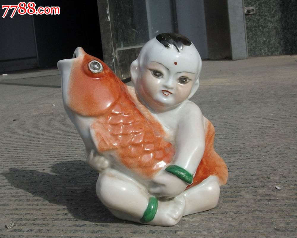 文革娃娃抱鱼存钱罐