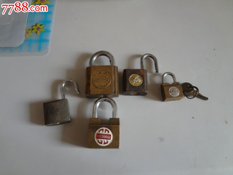 几个60,70年代的老锁一起出售