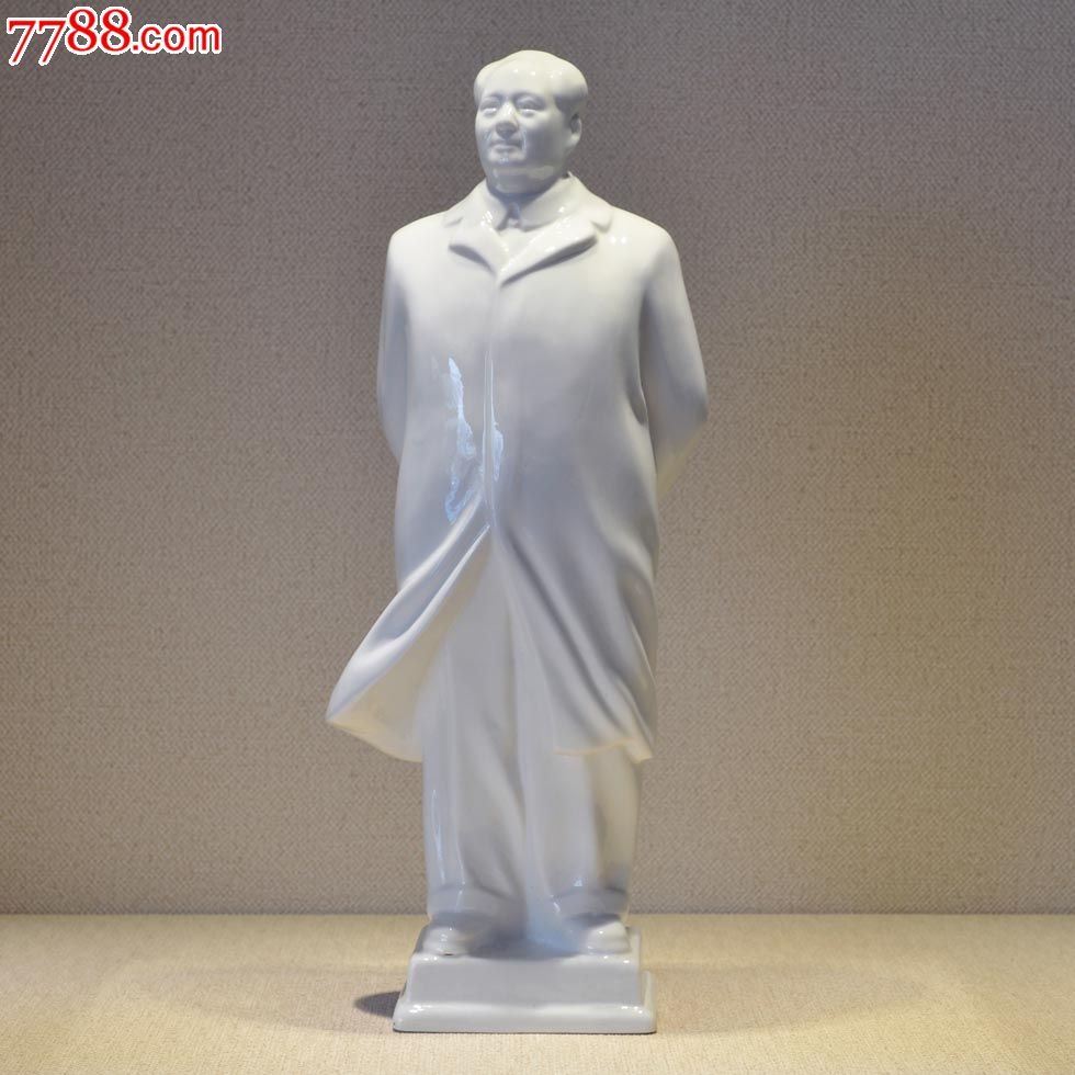 辽宁大衣背手站像~_单色白瓷_红色久久收藏网