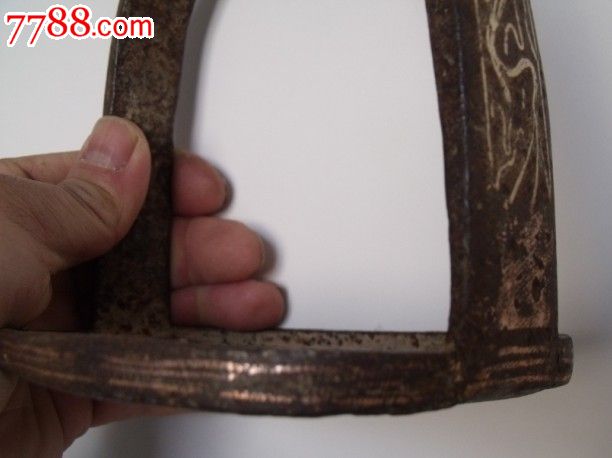 古玩收藏品特殊的镶嵌双色铜《中国龙》的漂亮铁马镫一只