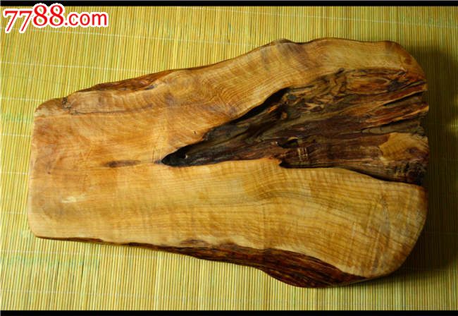 【品名】:鸭脚樟木茶盘/适合功夫、普洱茶具【品牌】:韵之竹乡舍【规格】:长57厘米,宽39厘米,厚度7厘米(茶盘测量的是最长和最宽处误差+-1厘米)【净重】:4.7千克【配件】:铜漏水片1/铜管接头1/60厘米长塑料管1【使用人数】:适合5人以上使用