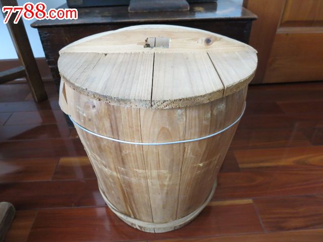 蒸糯米饭的木桶