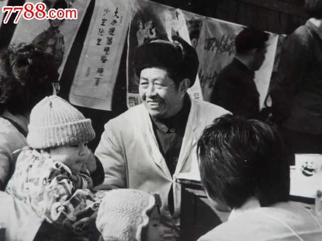 1984年计划生育宣传月医生下乡到沙河堡的实况照片8张