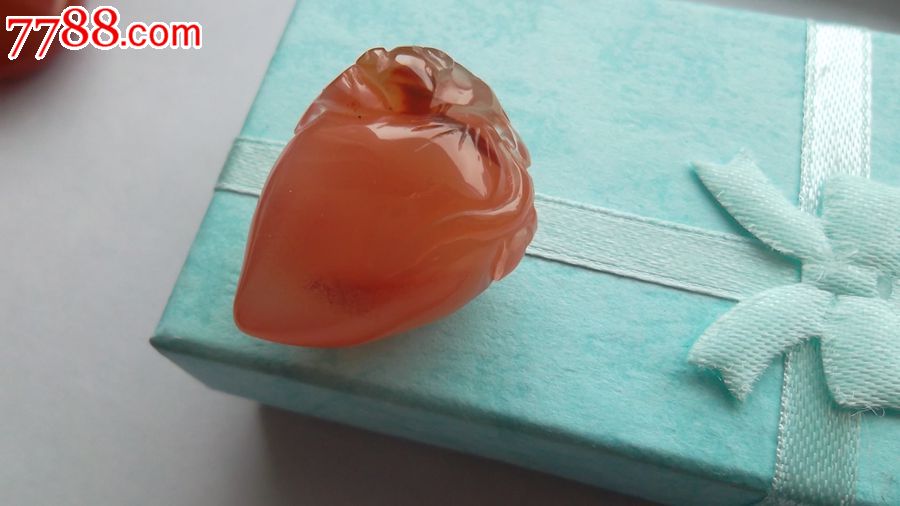 南红玛瑙樱桃红挂件,桃子和蝙蝠