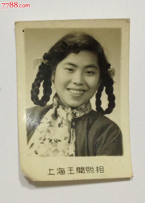 大辫子美女