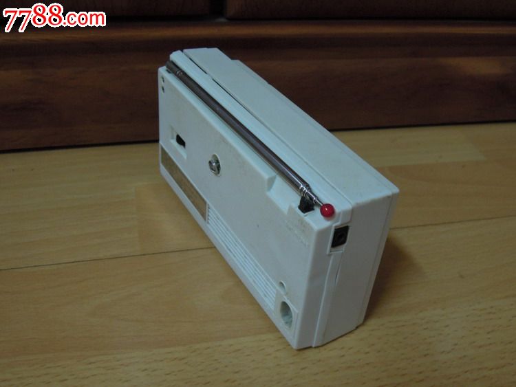 几十年前日本产三洋牌半导体收音机