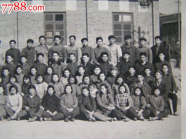 老照片【50—60年代,南京罐头厂包装车间合影】2张合拍