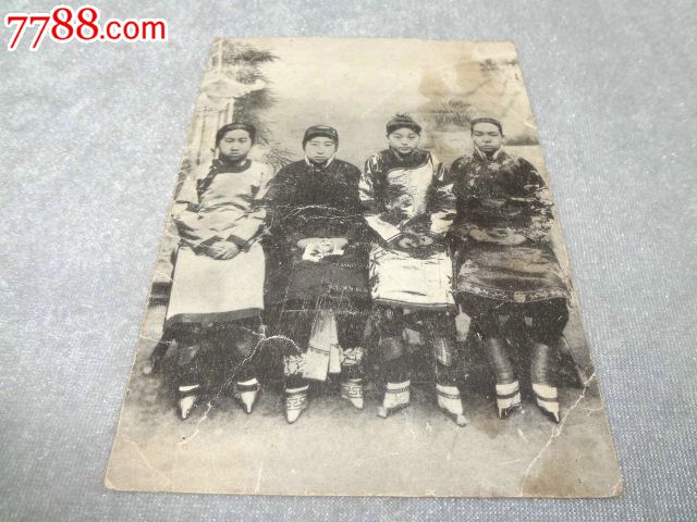 老画片-小脚美女-年轻的小脚女人，少见