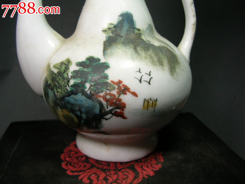 造形优美山水画酒壶