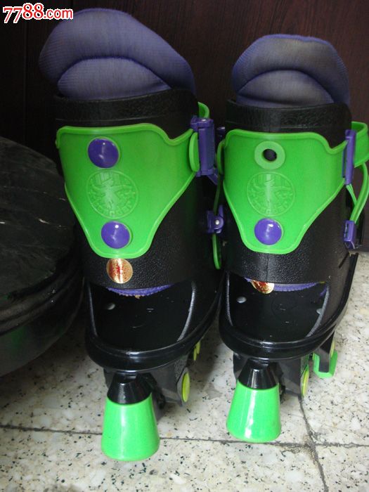 boarder牌旱冰鞋溜冰鞋直排滑冰鞋大小可调节