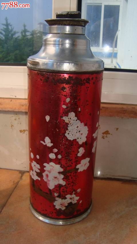 文革时期的热水瓶(梅花图案)