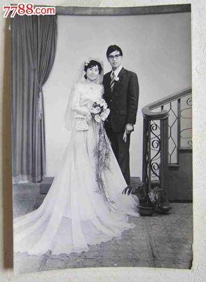 上海东方照相馆青年男女结婚合影(老照片)