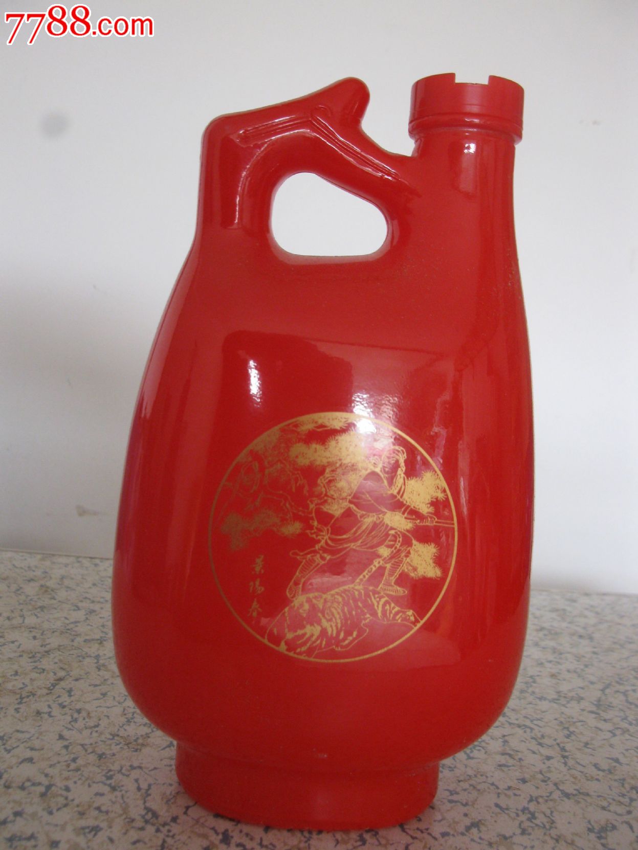酒瓶景阳春红瓶