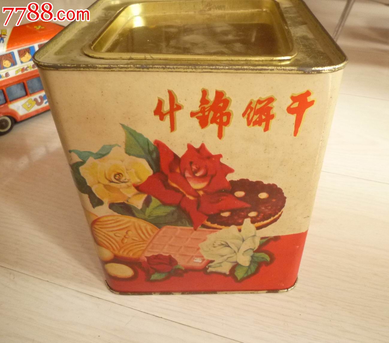 70年代饼干盒大全,70年代的饼干包装图片 怀旧经典收藏七十年代月季花朵花卉图案红色什锦饼干老铁盒子