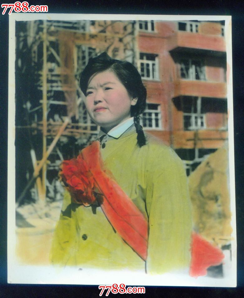 70年代"劳动模范"戴大红花留影
