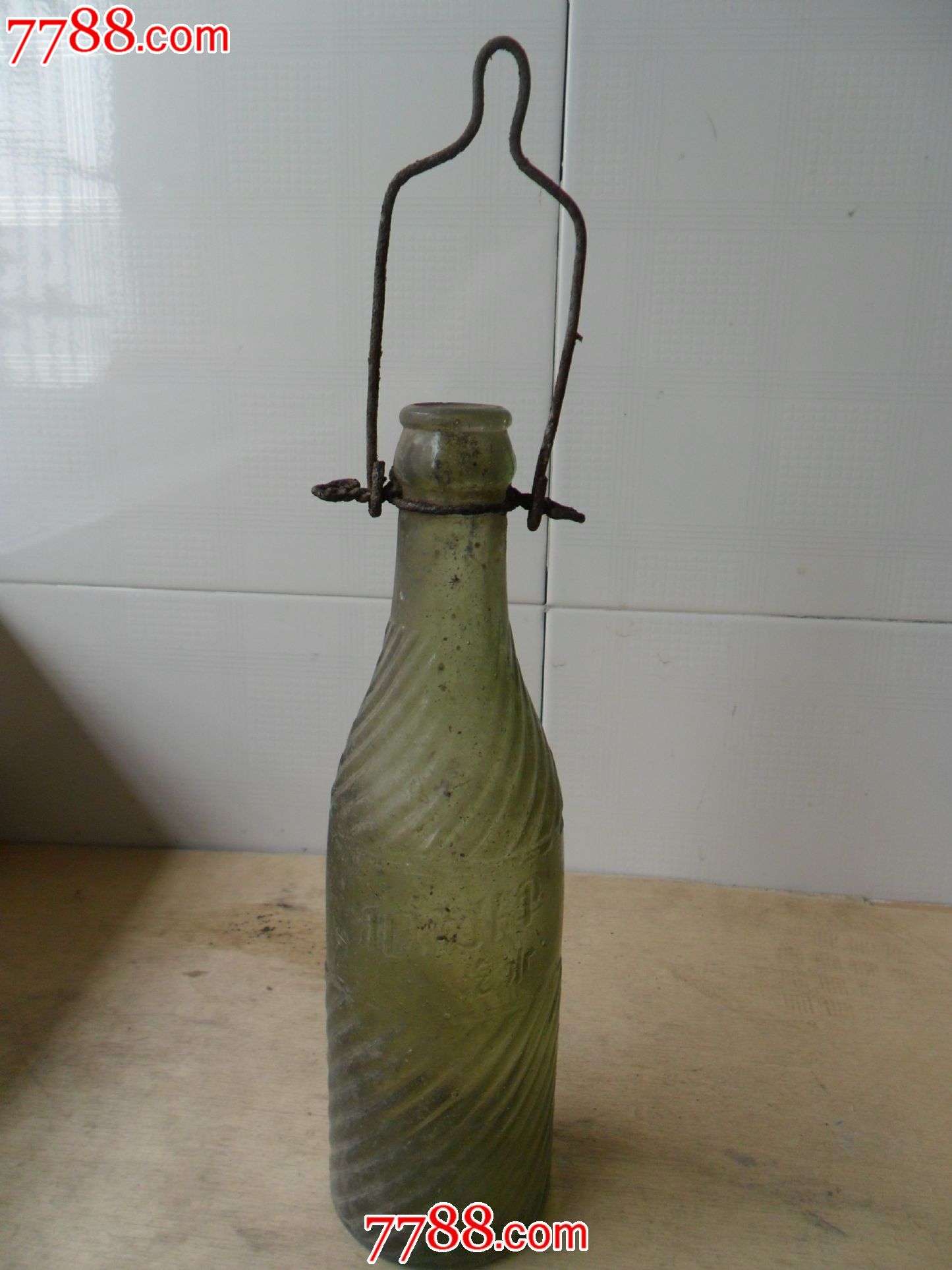 1元钱一瓶汽水,喝完后两个空瓶换一瓶汽水,如