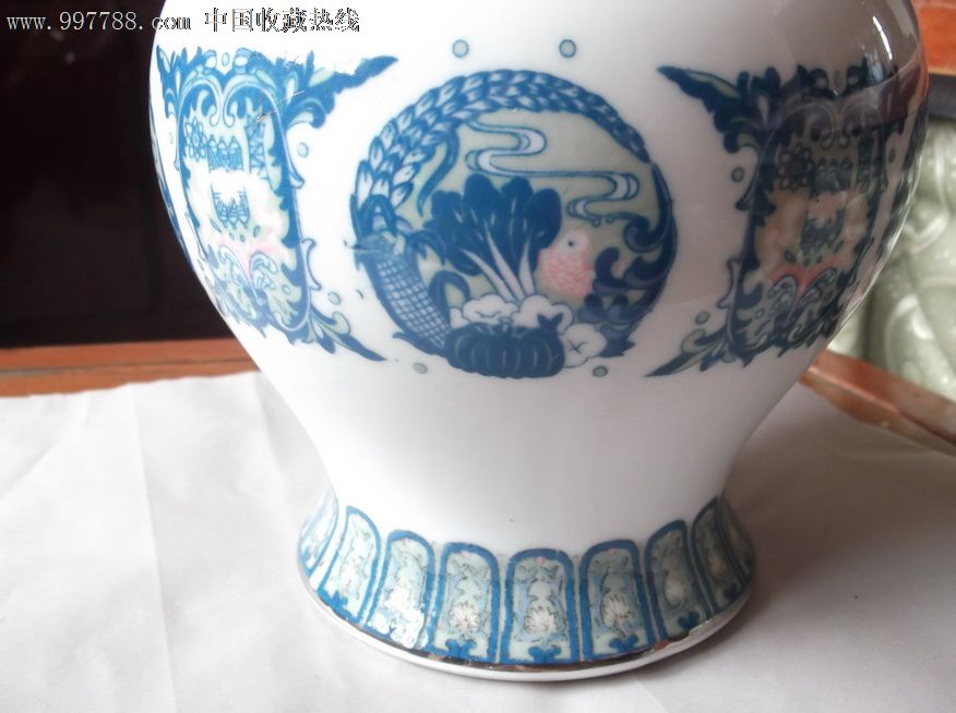 红色官窑"永胜瓷厂"釉下彩将军罐