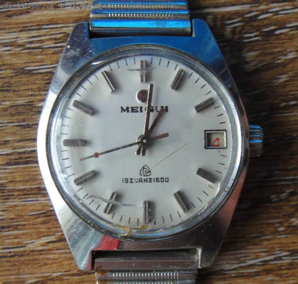 青岛【玫瑰牌】(19钻21600)单日历手表