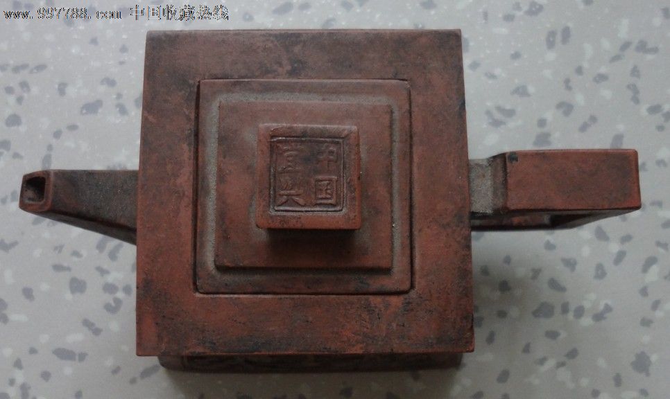 中国宜兴周伟林制款的方形福寿紫砂壶一把全品小巧玲珑