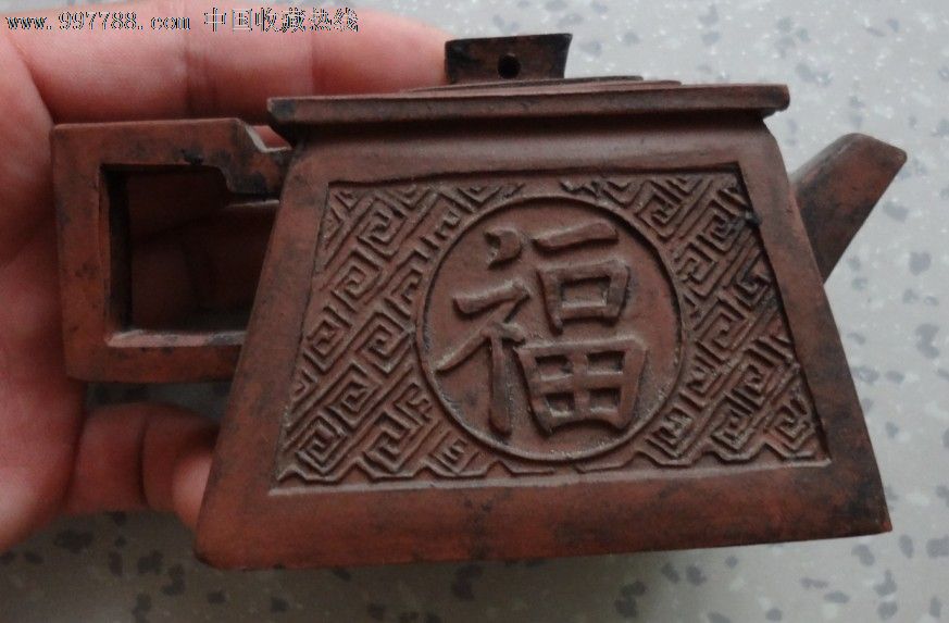 中国宜兴周伟林制款的方形福寿紫砂壶一把全品小巧玲珑