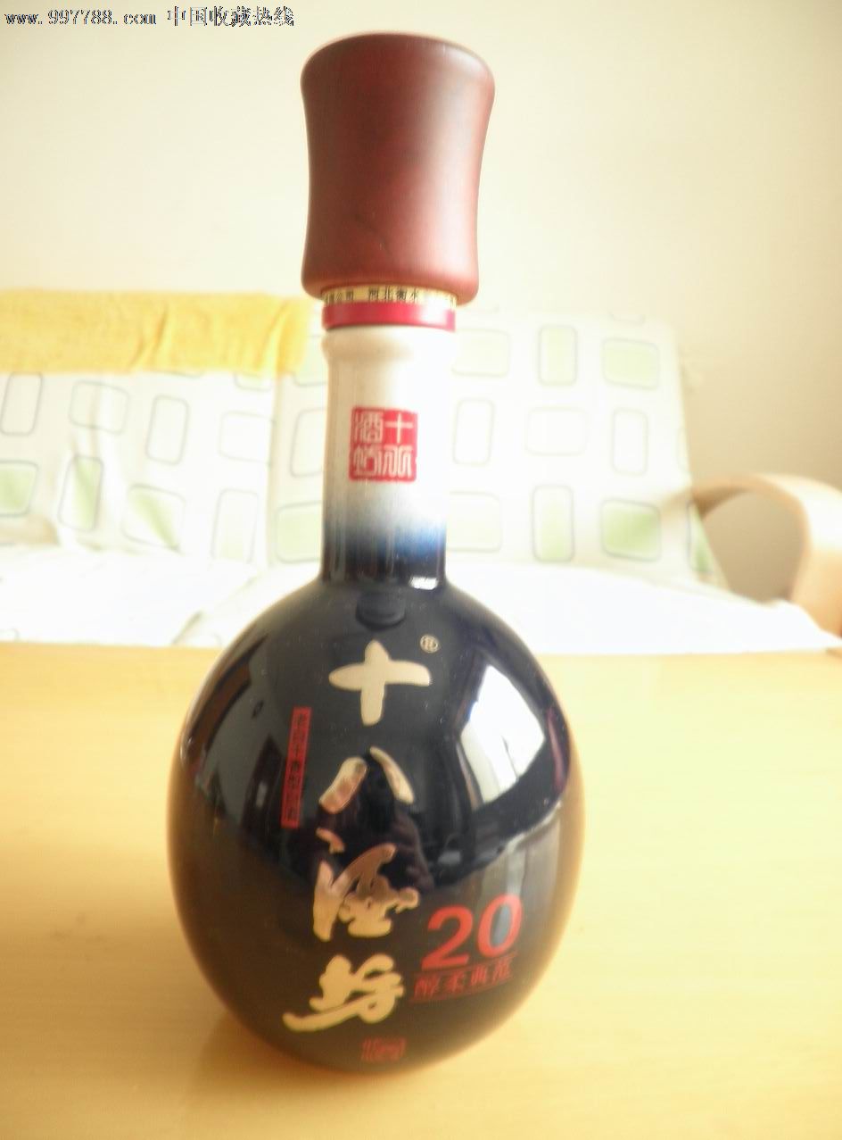 十八酒坊20醇柔典範酒瓶